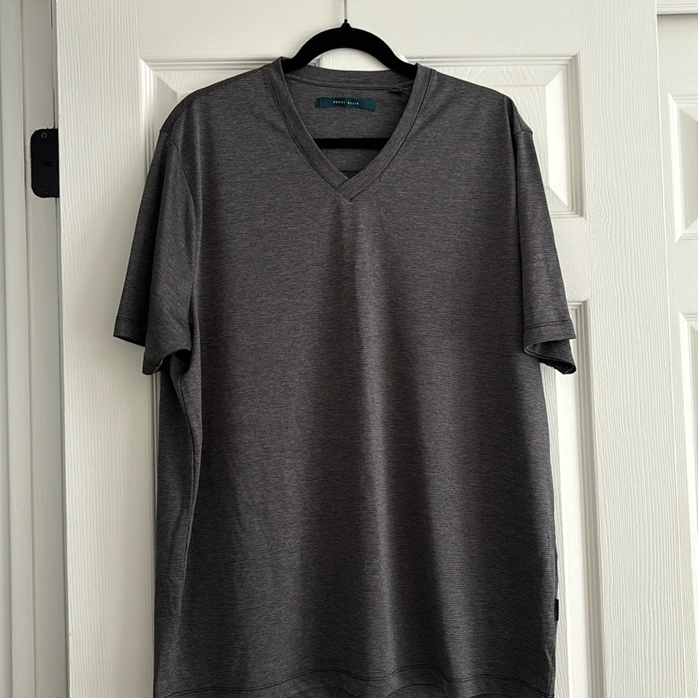 Perry Ellis men's stretch top. Smoke and pet free home